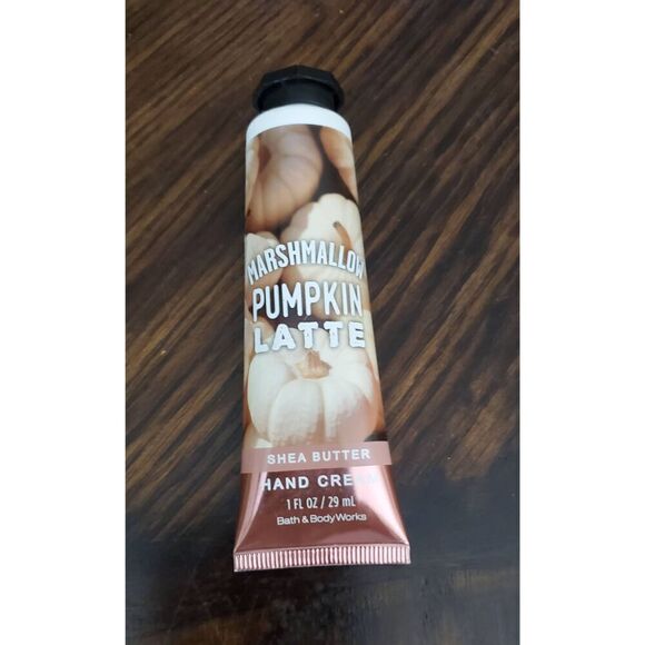 NEW BATH AND BODY WORKS SET - Picture 4 of 4